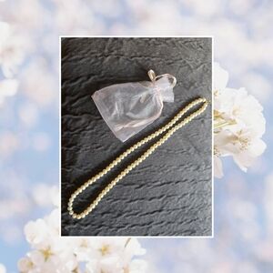 Elegant Pearl Necklace with Sheer Pouch